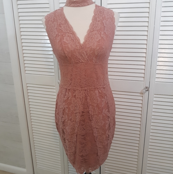 Guess Dresses & Skirts - Guess blush lace dress sz medium *Q